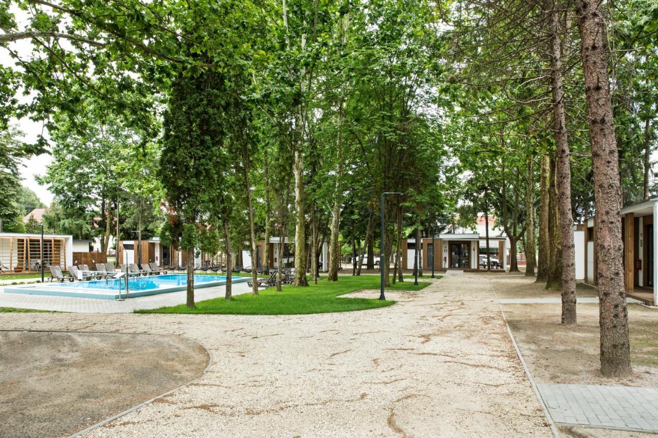 Barack Thermal & Natura Apartments Tiszakecske Exterior photo