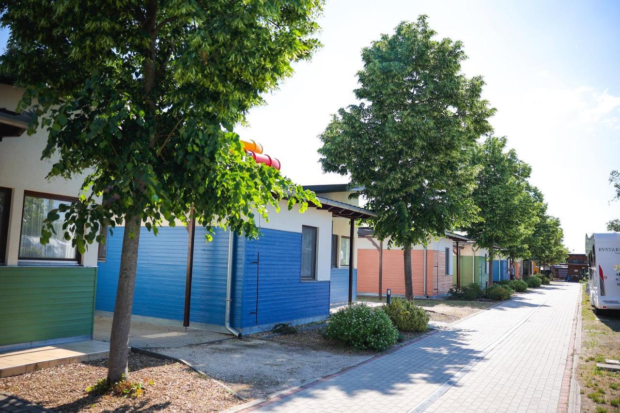 Barack Thermal & Natura Apartments Tiszakecske Exterior photo