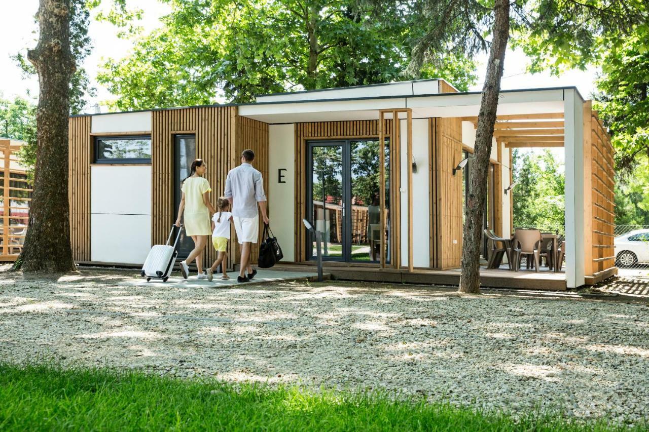 Barack Thermal & Natura Apartments Tiszakecske Exterior photo