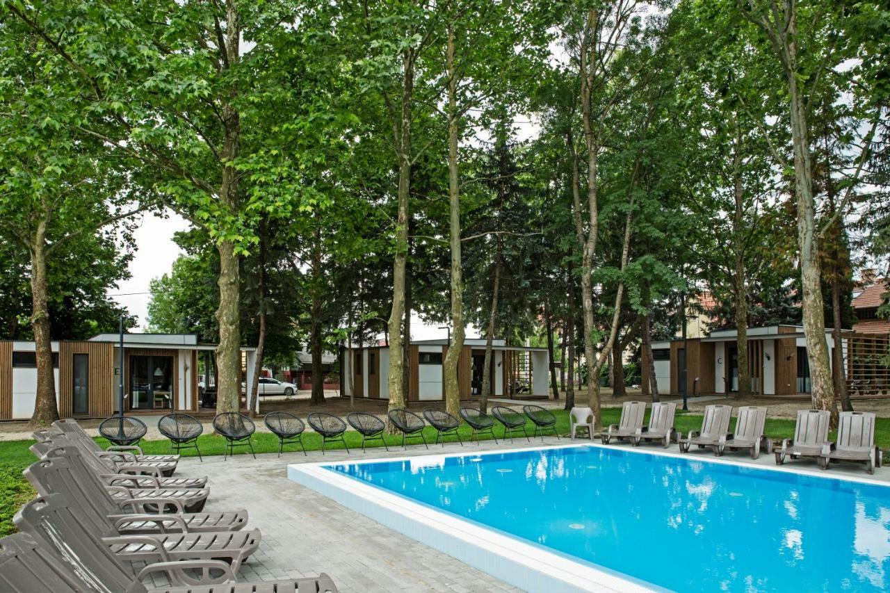 Barack Thermal & Natura Apartments Tiszakecske Exterior photo