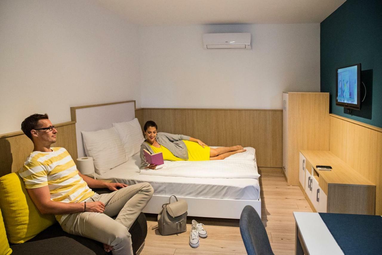Barack Thermal & Natura Apartments Tiszakecske Exterior photo